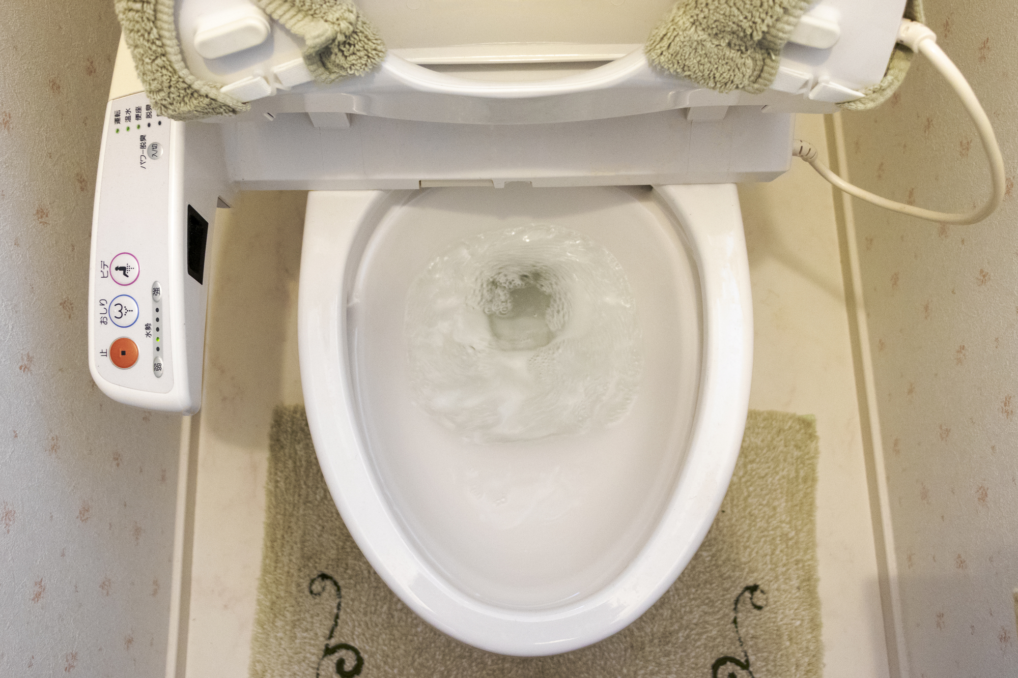 トイレタンクの水が止まらない│要因発見までの手順と対処法を紹介