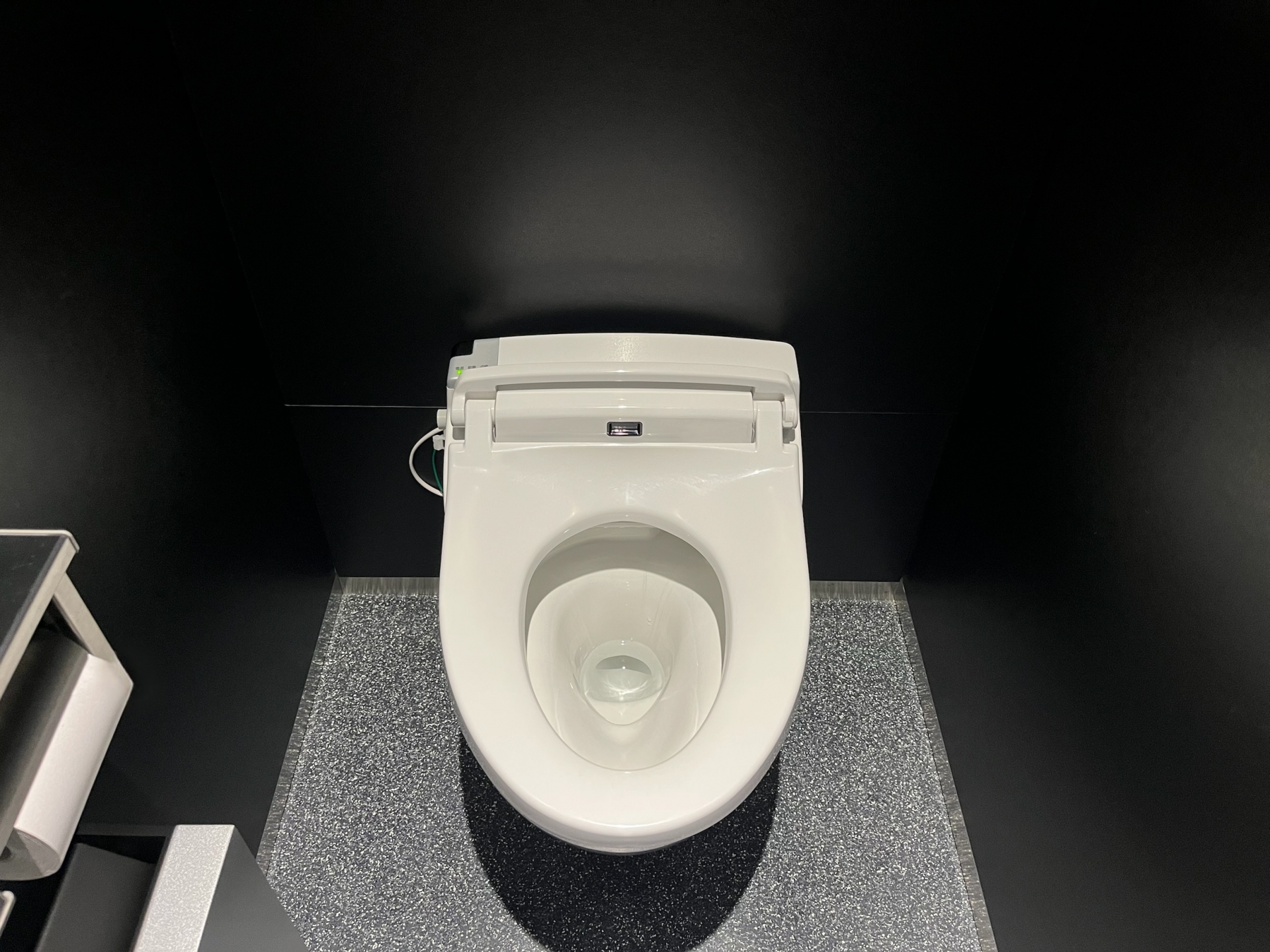 トイレの流れが悪い時はどうする？水が詰まる原因と自身で直す対処法